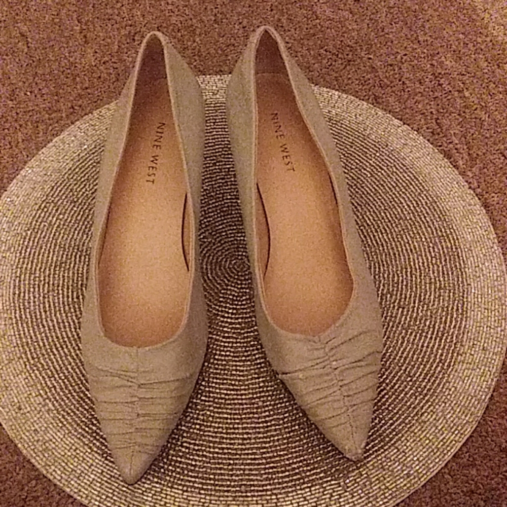 Ladies 2in. Grey leather work pumps